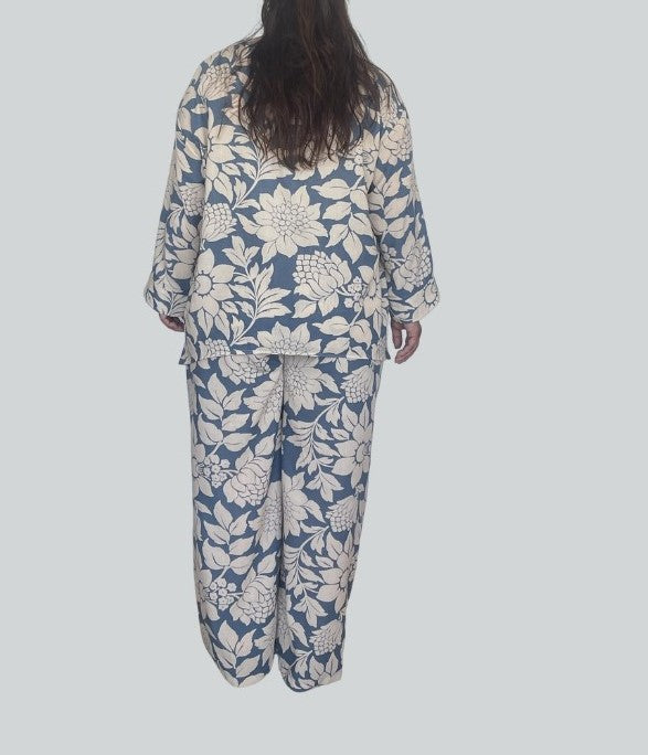 Blue flowered set