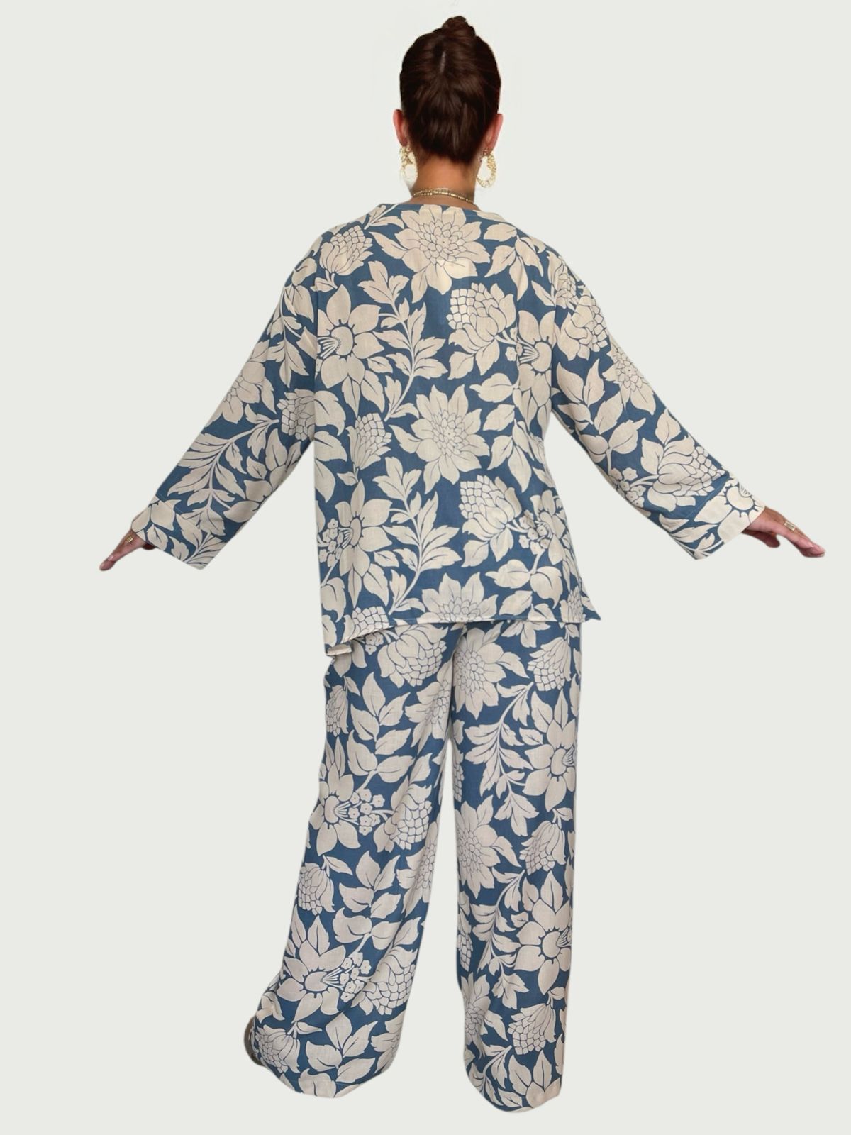 مجموعة زهور زرقاء