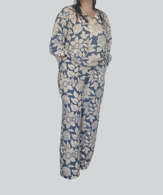 Blue flowered set